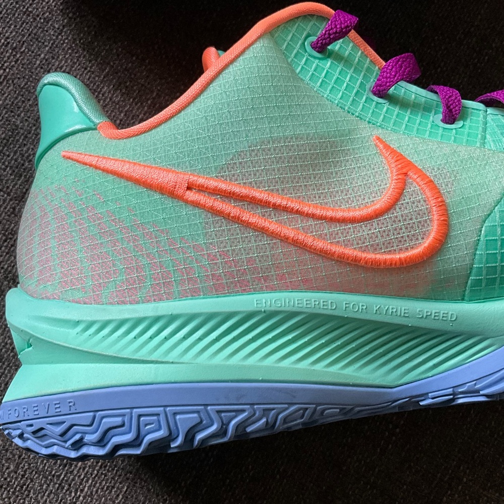 Mens Nike Kyrie 4 Low Keep Sue Fresh green multi basketball shoes sneakers 18 - Picture 8 of 14